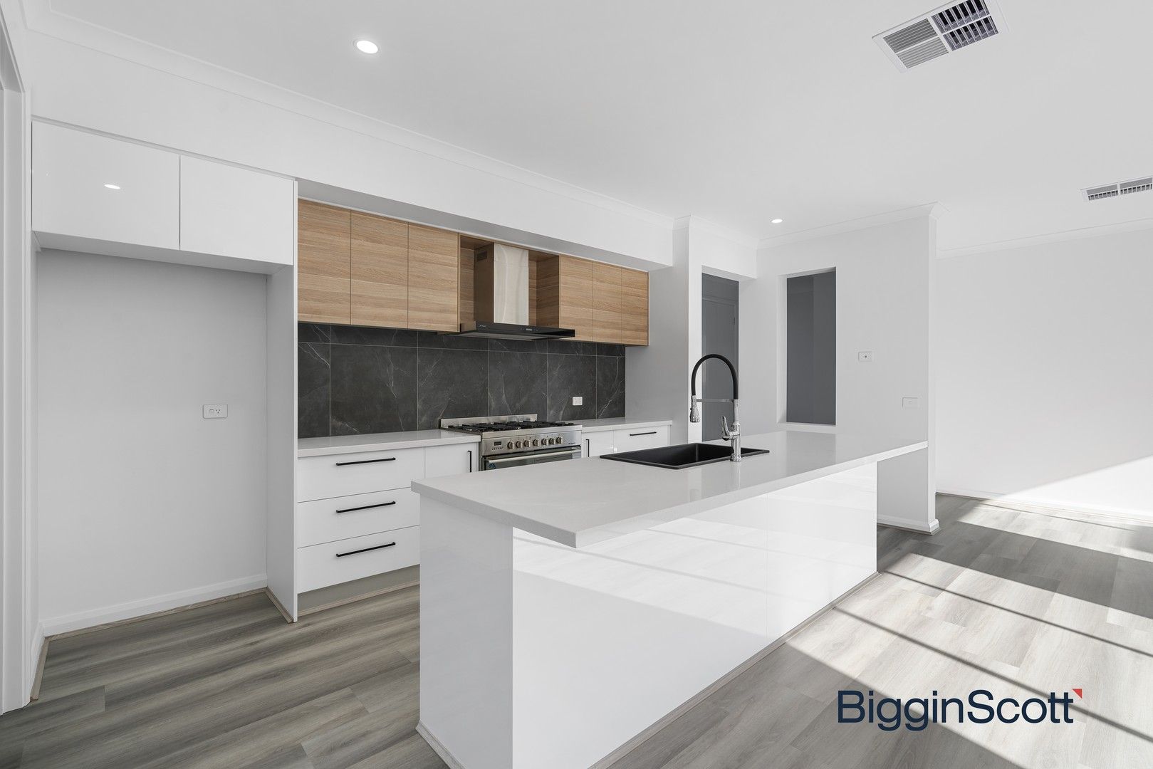 4 bedrooms House in 13 Yellowstone Road TARNEIT VIC, 3029