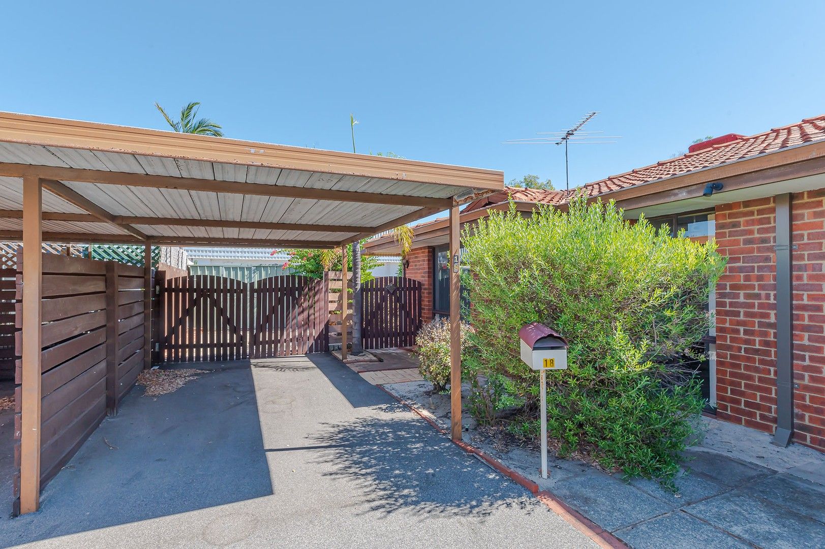 3 bedrooms Villa in 18 Edgeware Street LYNWOOD WA, 6147
