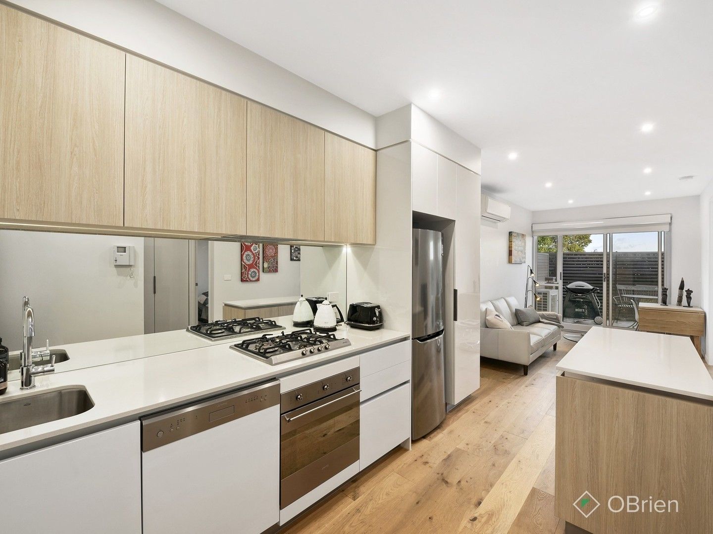 2 bedrooms Apartment / Unit / Flat in 103/37 Park Street ELSTERNWICK VIC, 3185