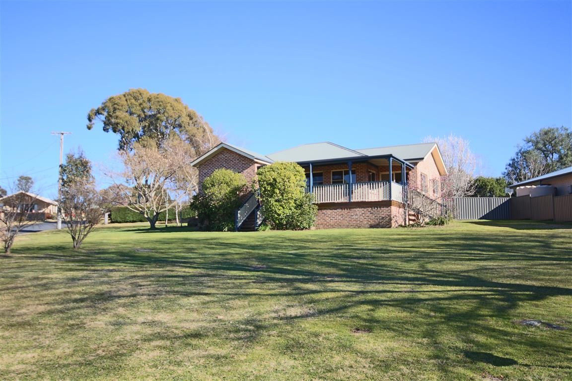 160 Pelham Street, Tenterfield NSW 2372, Image 0