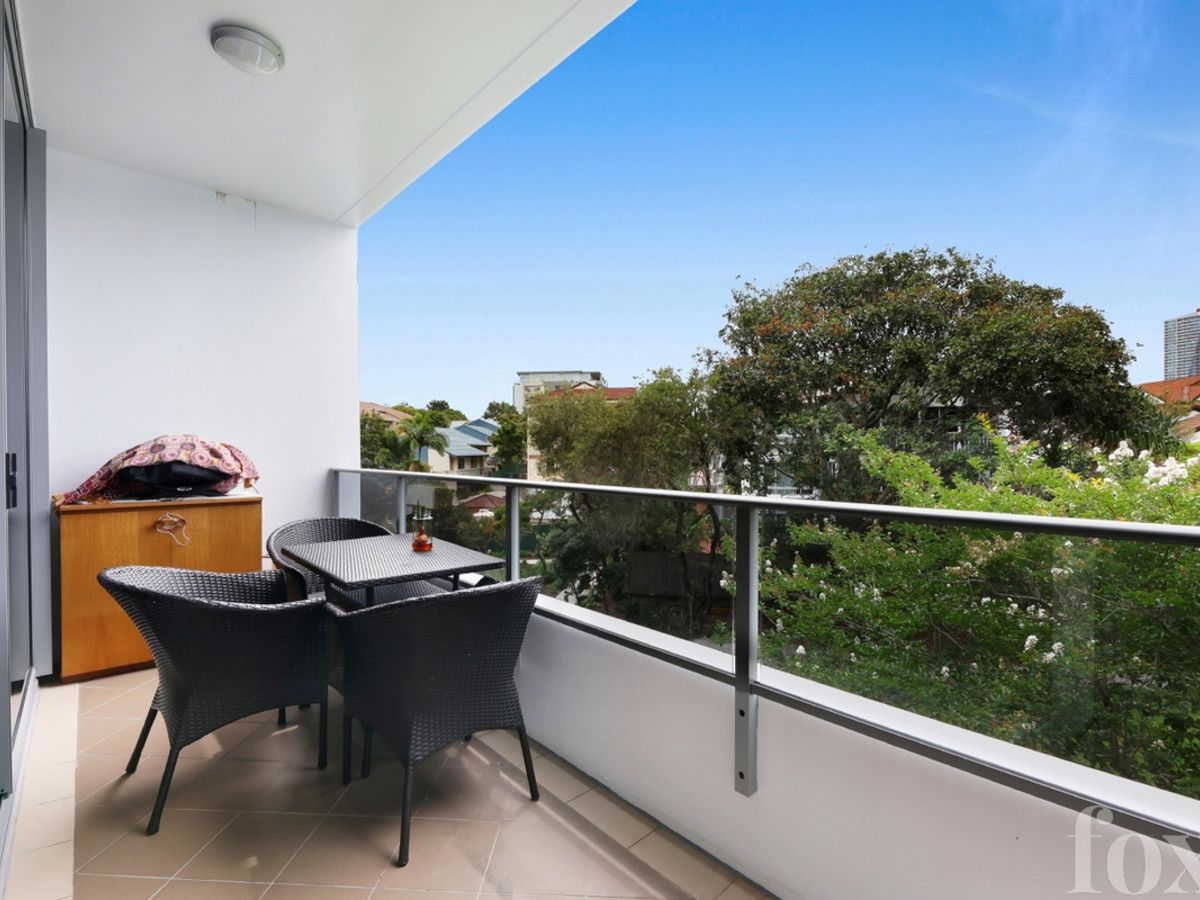 519/6 Aqua Street, Southport QLD 4215, Image 2