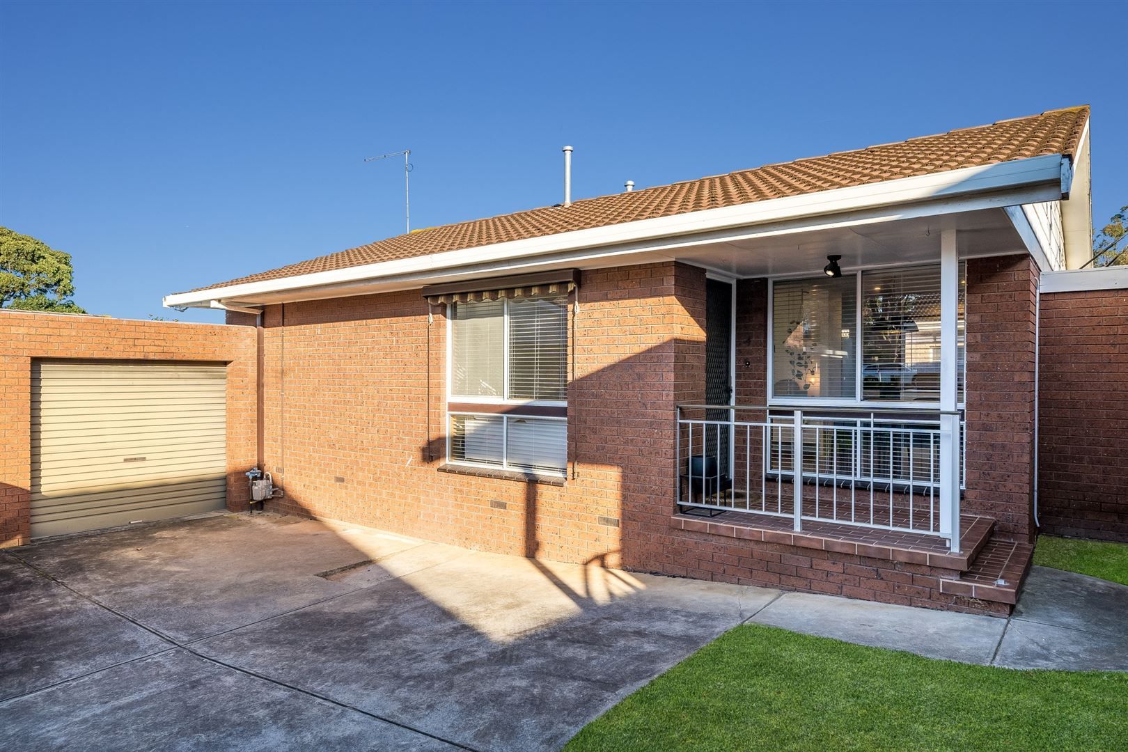 2 bedrooms Apartment / Unit / Flat in 4/171 Barrabool Road HIGHTON VIC, 3216