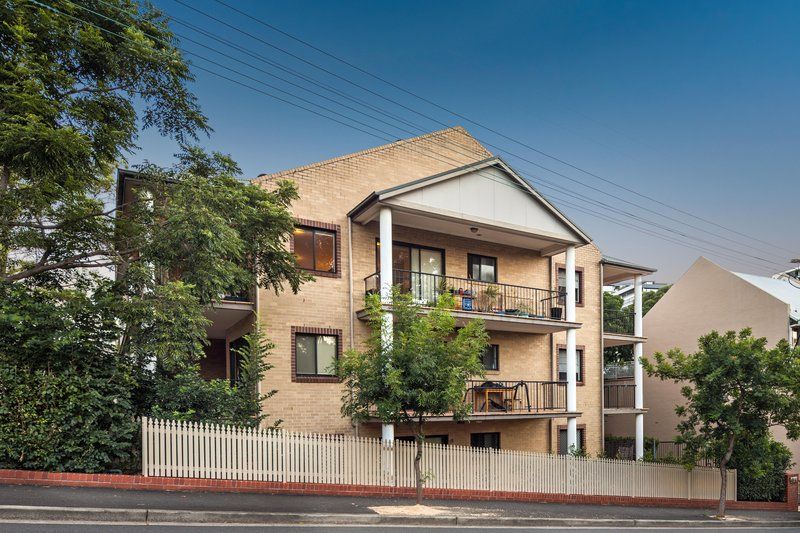 2 bedrooms Apartment / Unit / Flat in 6/211a Wigram Road FOREST LODGE NSW, 2037