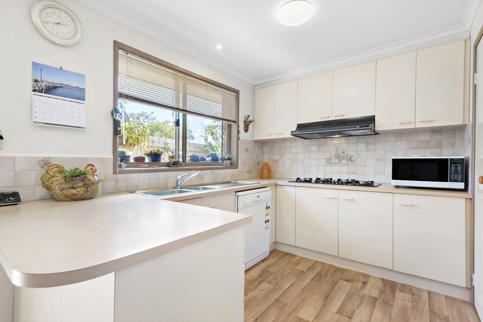 2/15-17 Micheala Court, Langwarrin VIC 3910, Image 2