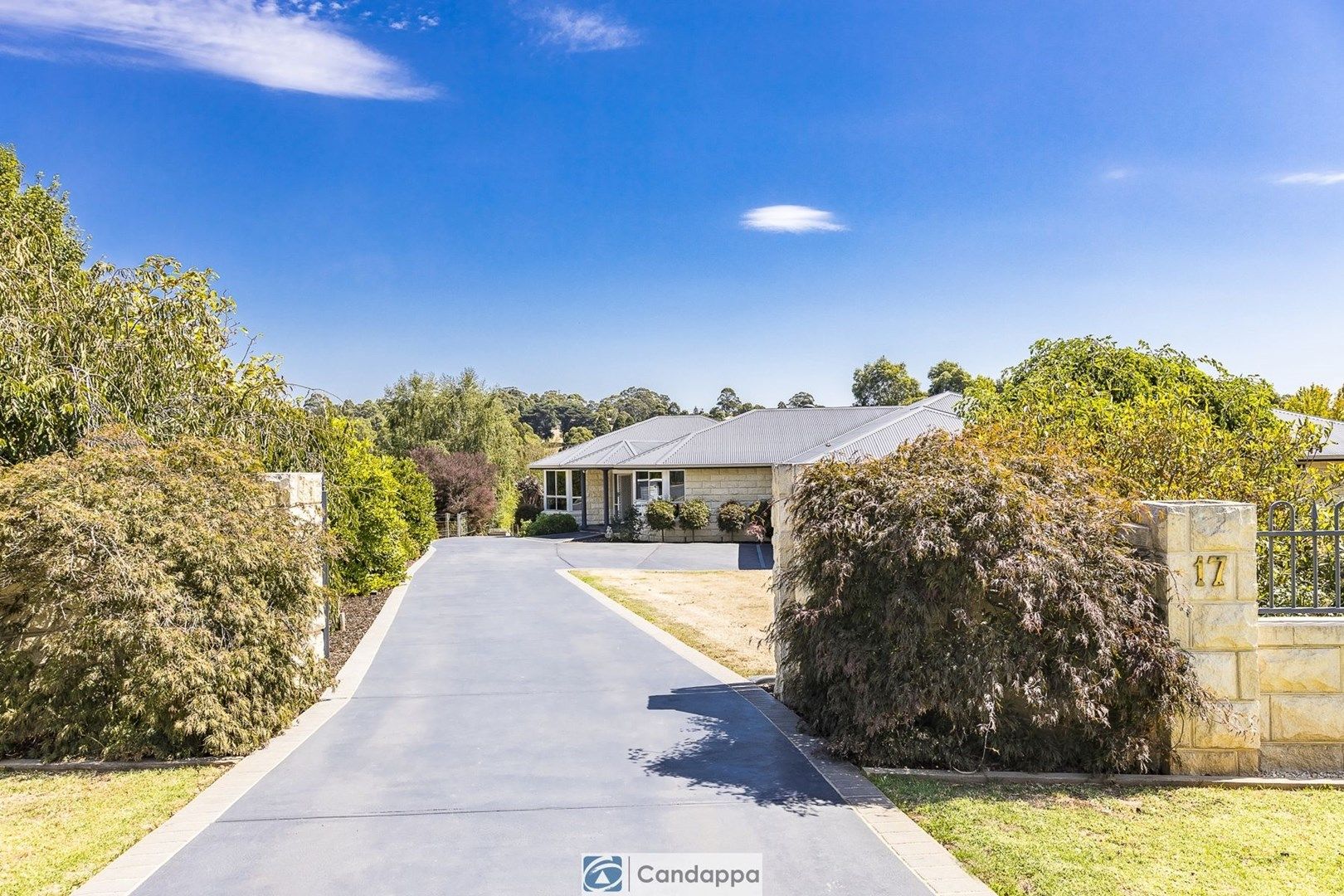 17 Canterbury Close, Drouin VIC 3818, Image 1