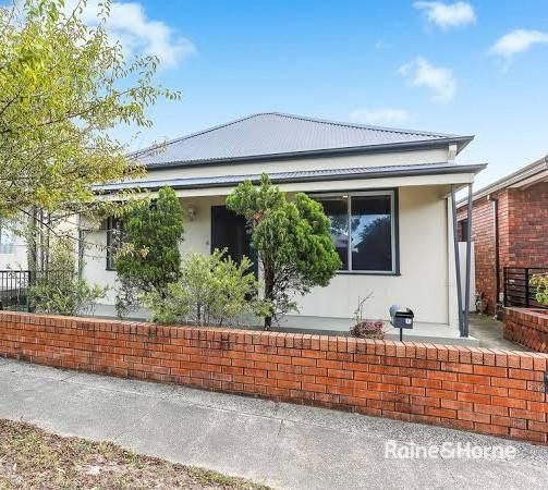 4 bedrooms House in 84 Johnson Street MASCOT NSW, 2020