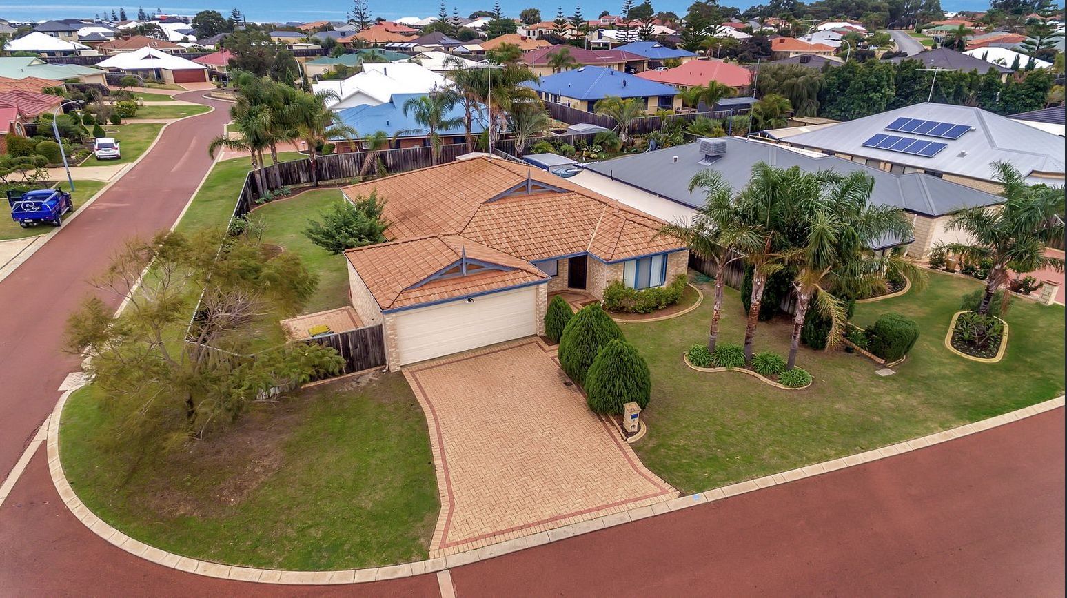 4 bedrooms House in 2 Bethel Corner HALLS HEAD WA, 6210