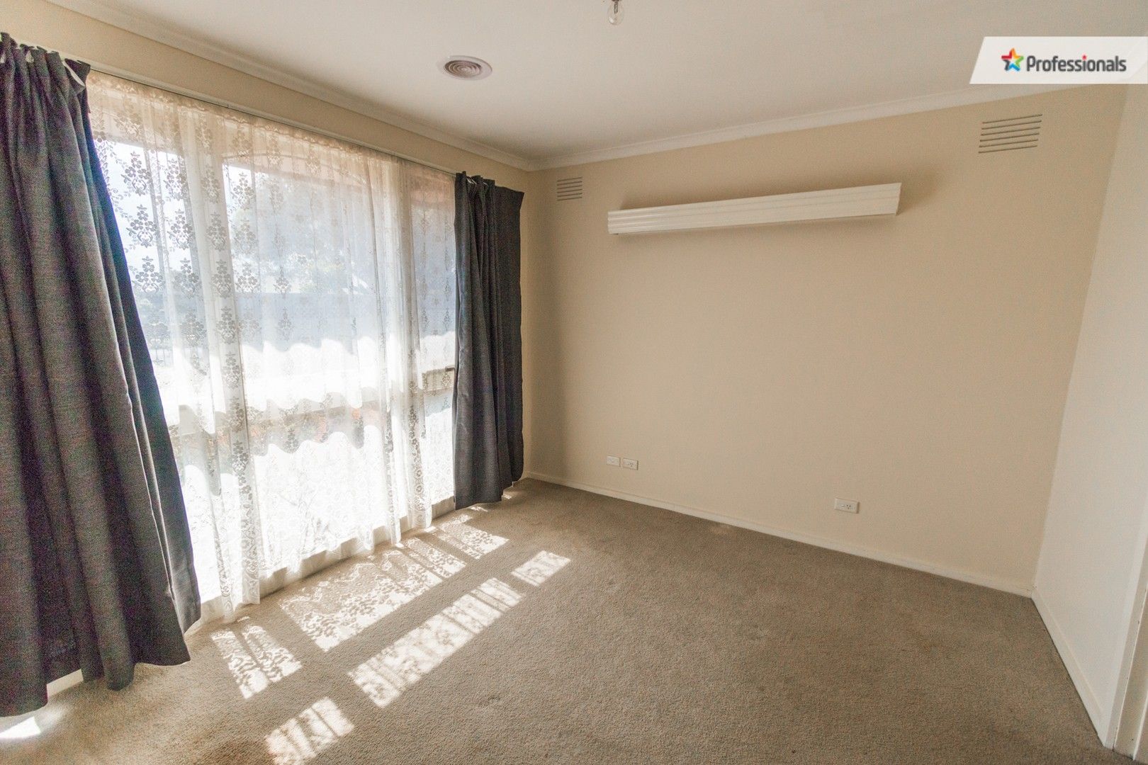4 bedrooms House in 94 Station Rd MELTON SOUTH VIC, 3338
