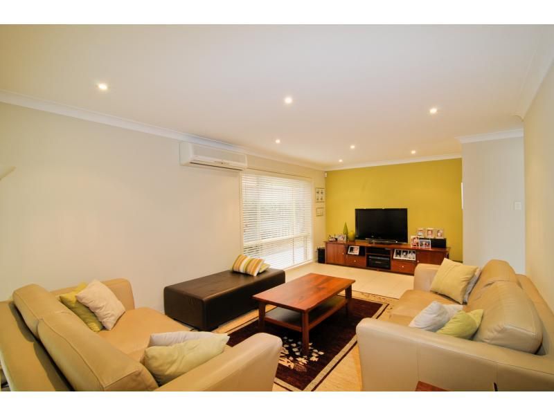 8 Highfield Road, QUAKERS HILL NSW 2763, Image 2