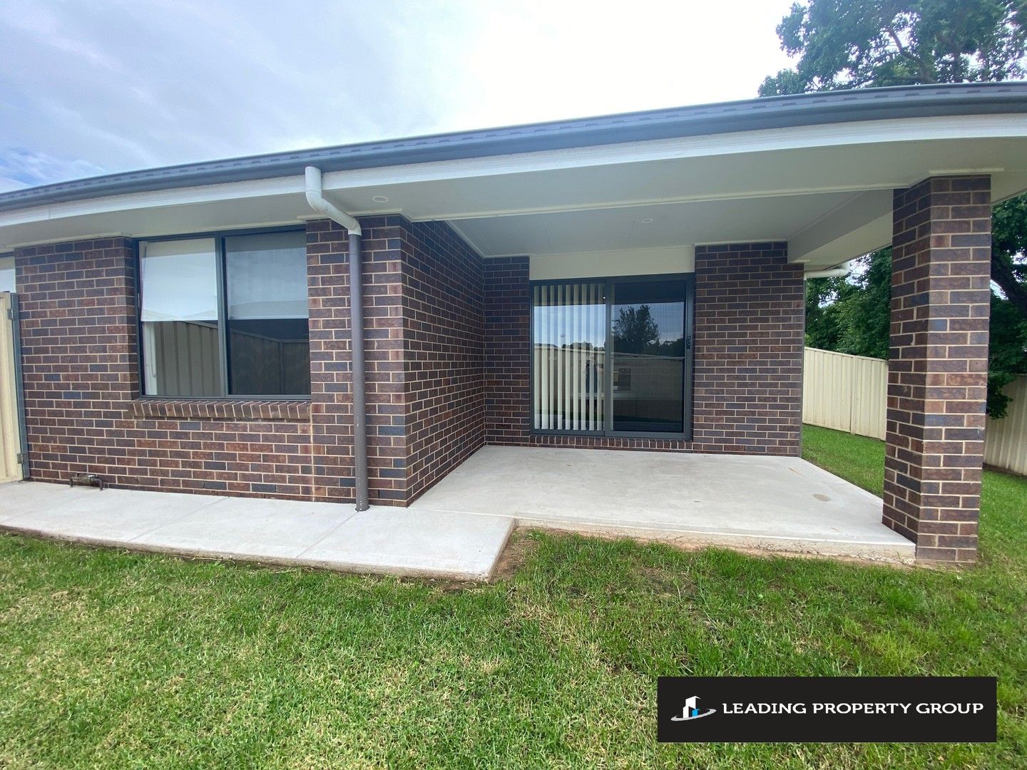 2 bedrooms Townhouse in 18b Royce Crescent LAVINGTON NSW, 2641