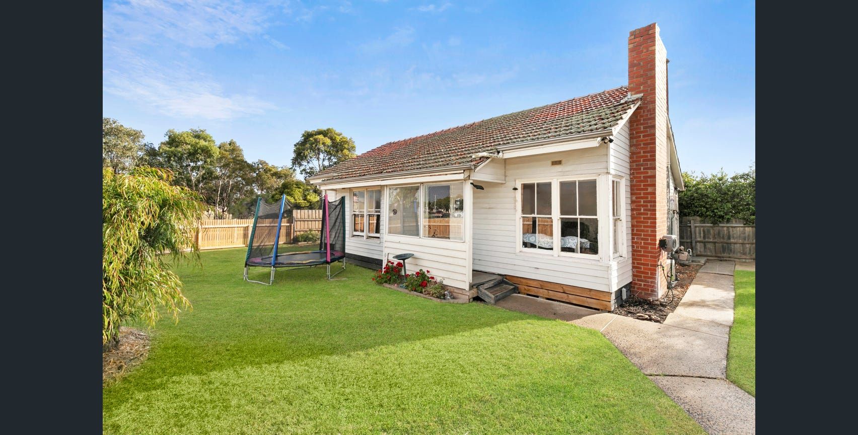 3 bedrooms House in 112 St Albans Road THOMSON VIC, 3219