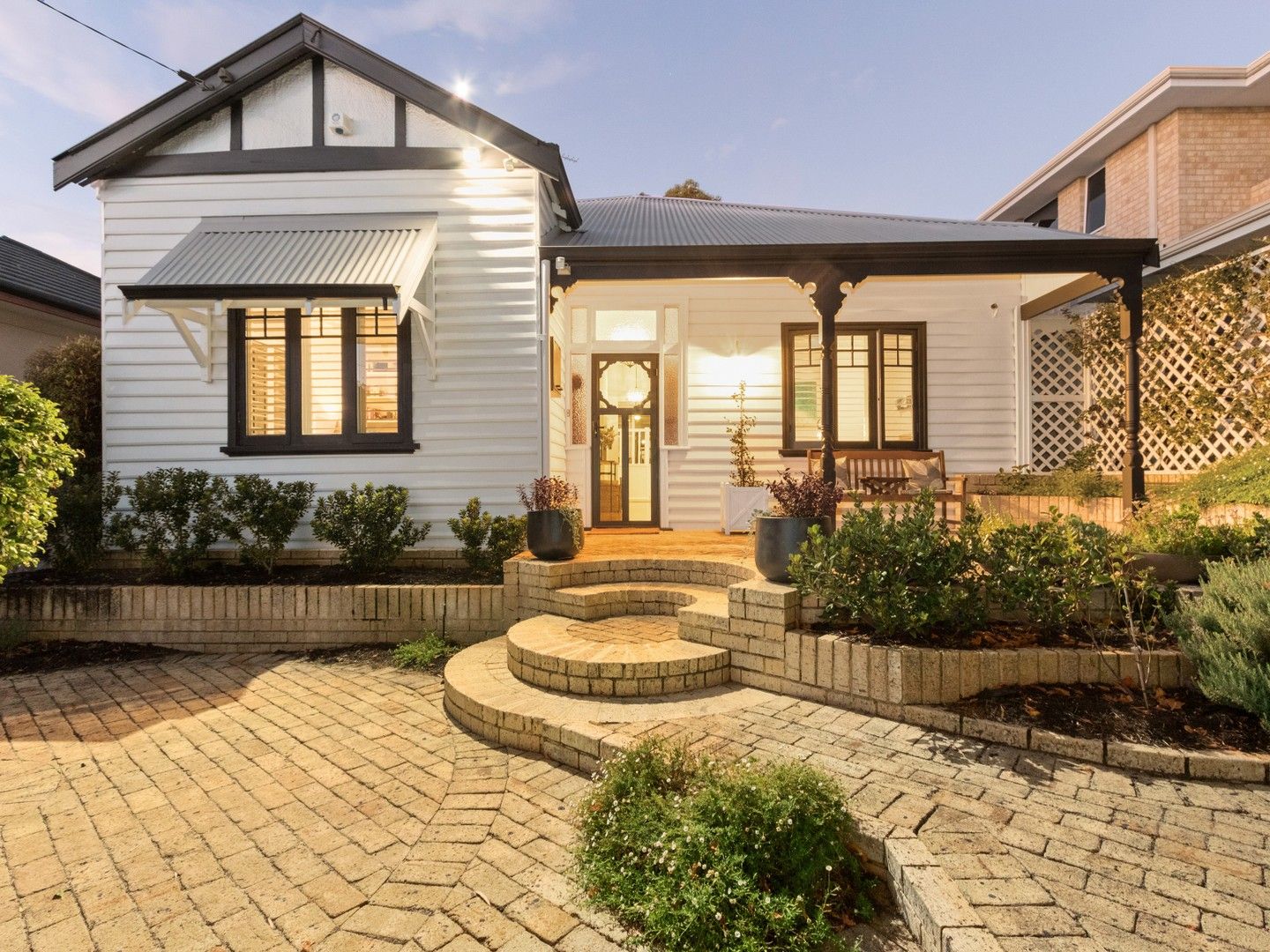 5 bedrooms House in 28 Salisbury Avenue SOUTH PERTH WA, 6151