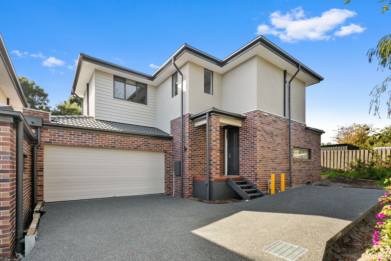 4 bedrooms Townhouse in 2/42 Hillcrest Road FRANKSTON VIC, 3199