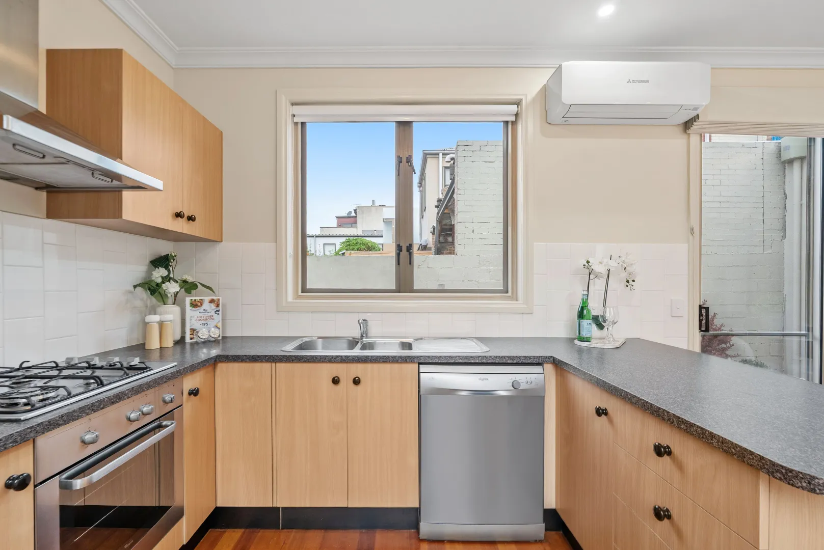 Stylish, Light-Filled Living in a Prime South Melbourne Address - Vista 6
