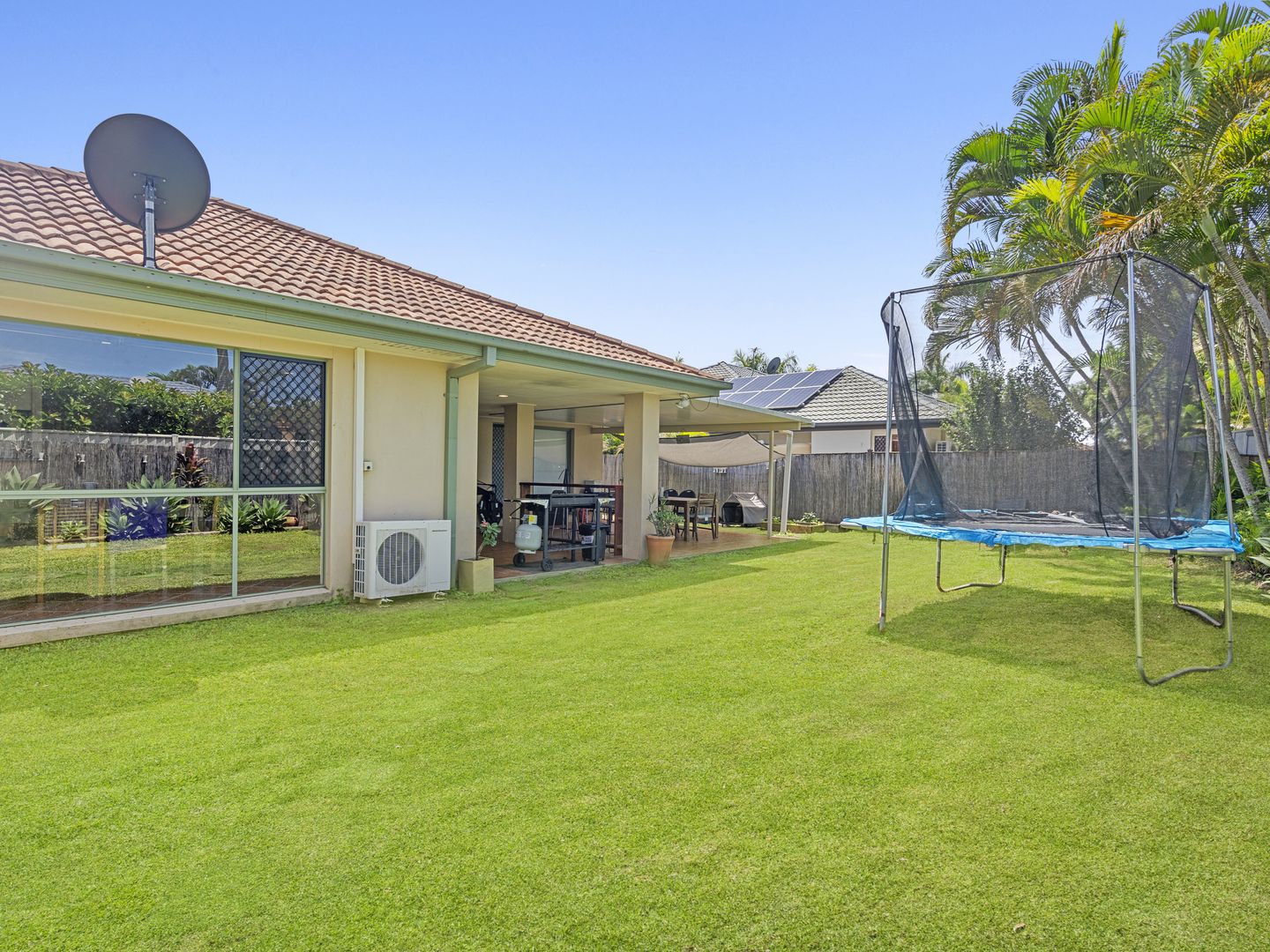 6 Shinnecock Close, Hope Island QLD 4212, Image 2