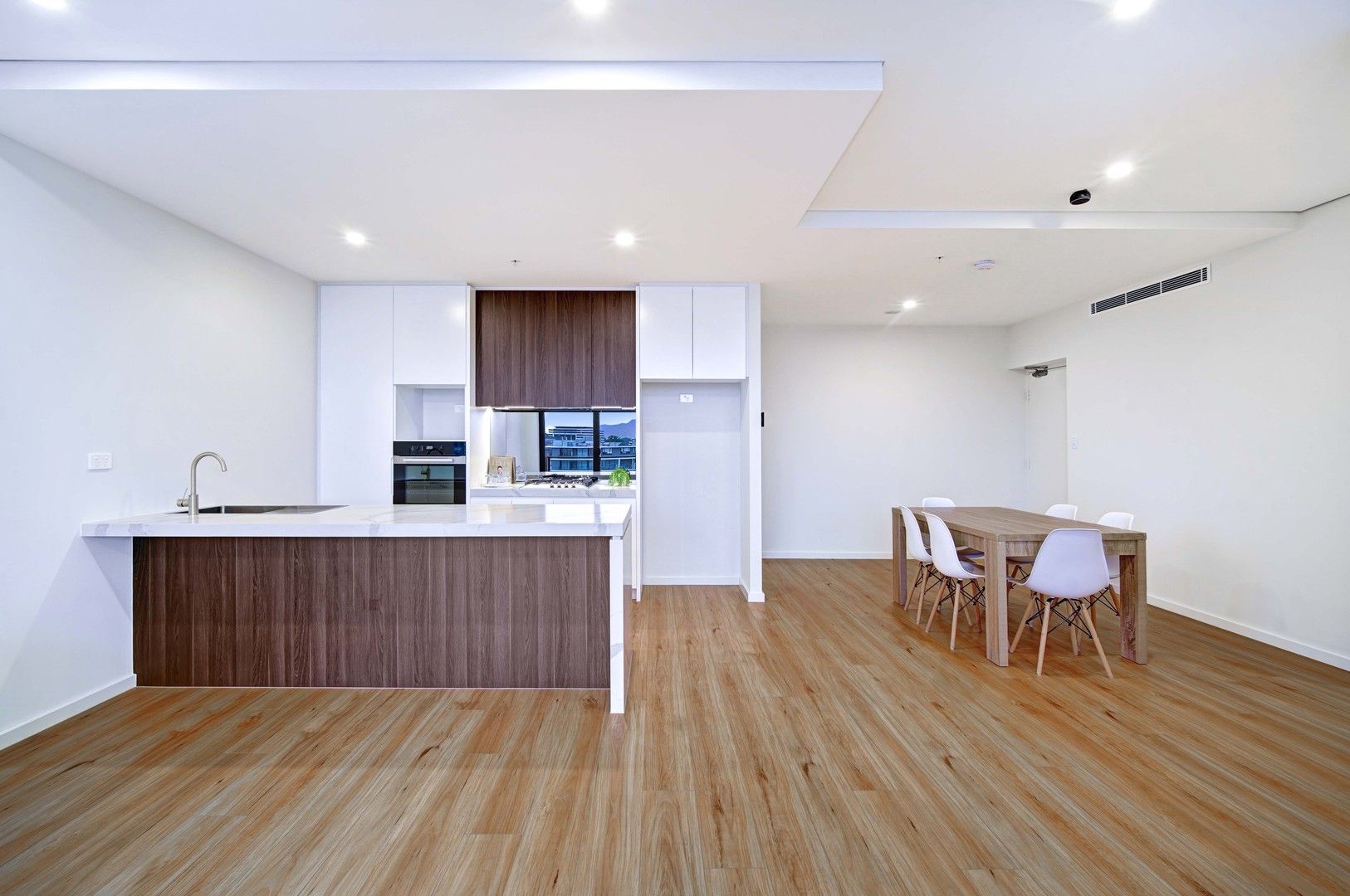 4 bedrooms Apartment / Unit / Flat in 1002/31 Atchison Street WOLLONGONG NSW, 2500