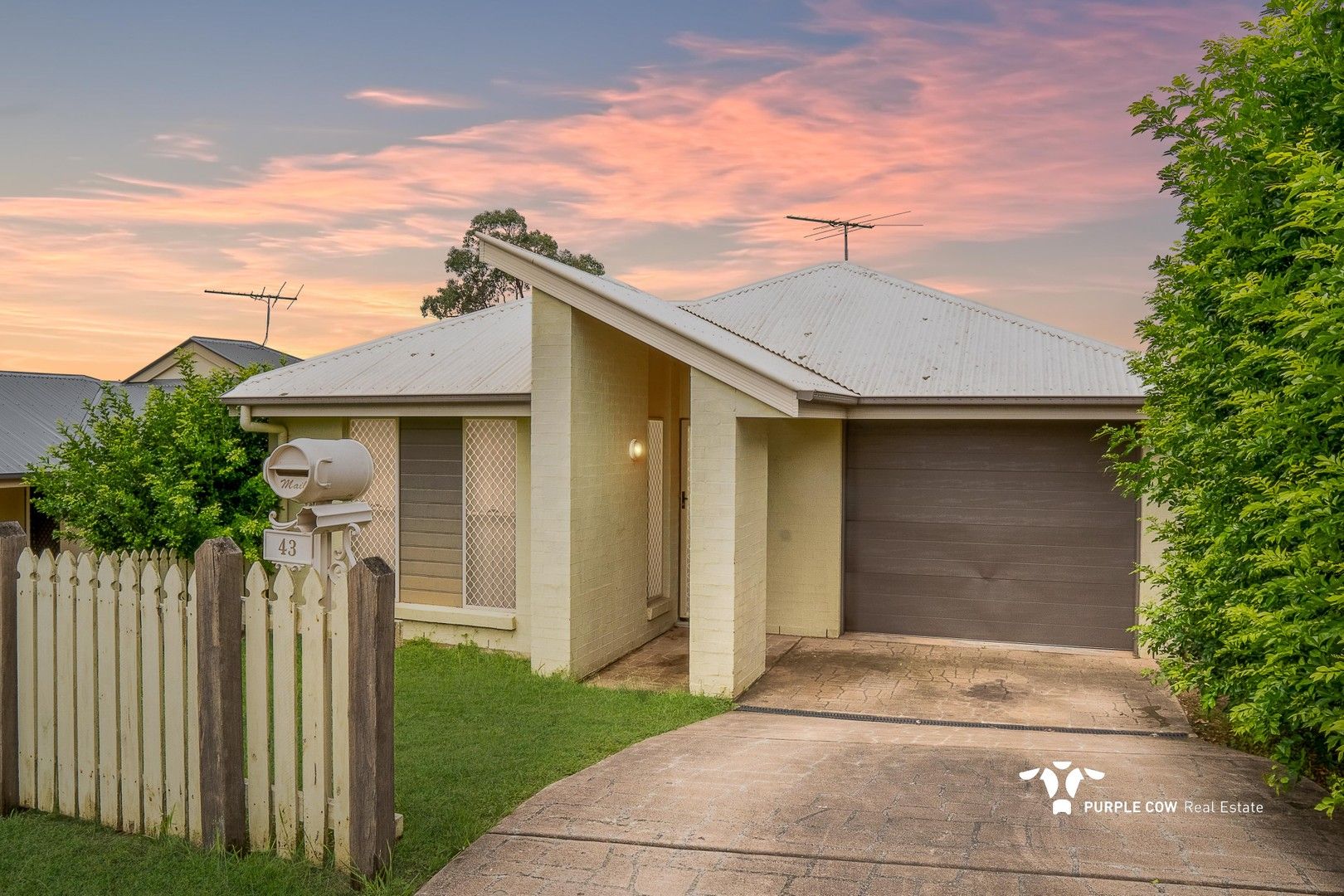 3 bedrooms House in 43 Esperance Crescent SPRINGFIELD LAKES QLD, 4300