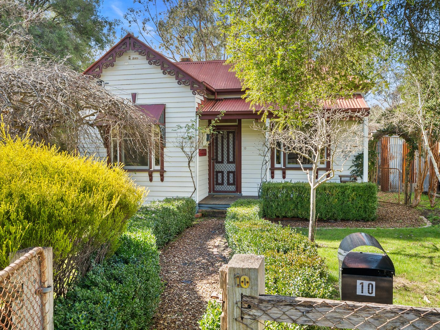 10 Young Street, Bonnie Doon VIC 3720