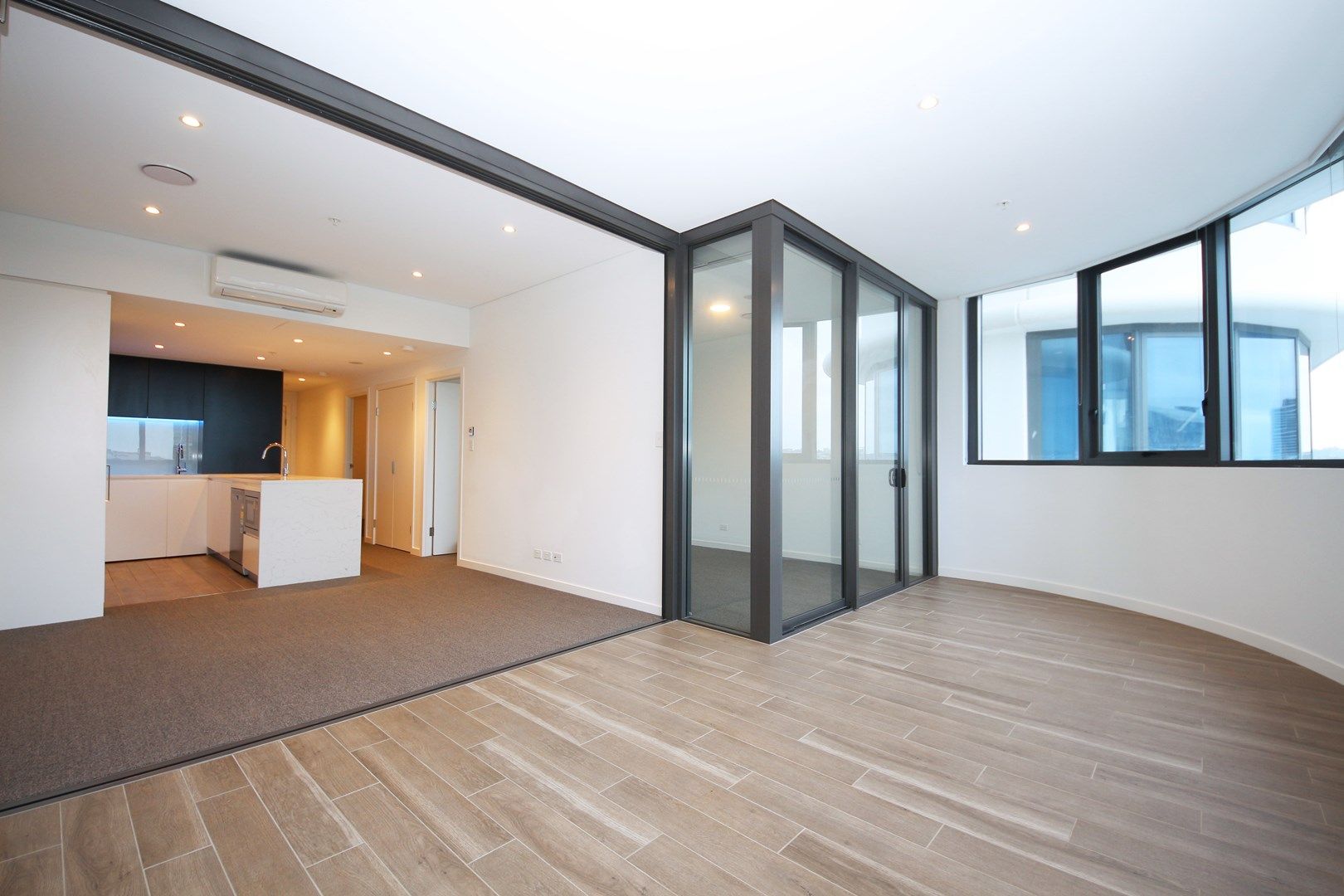 2 bedrooms Apartment / Unit / Flat in Unit 505/11 Wentworth Pl WENTWORTH POINT NSW, 2127