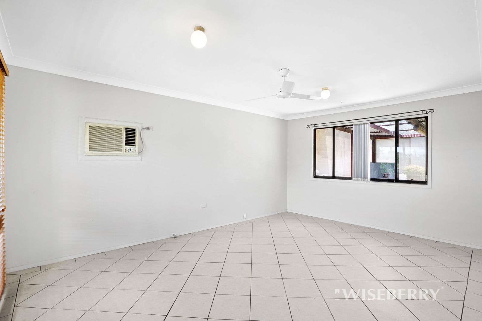 15 Campbell Parade, Mannering Park NSW 2259, Image 1