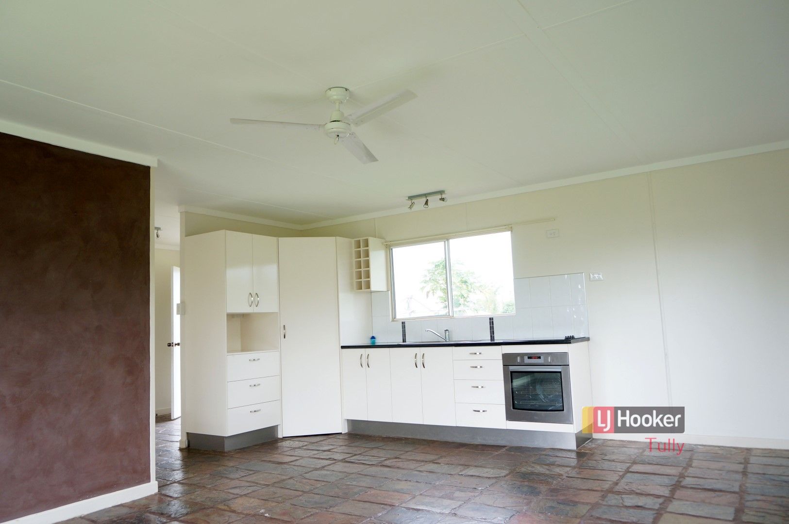 8 Casuarina Street, Tully Heads QLD 4854, Image 1