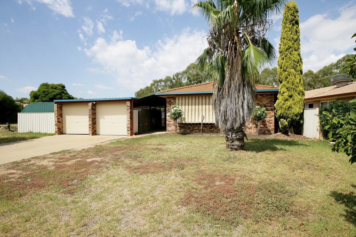 27 Karoom Drive, Glenfield Park NSW 2650, Image 0