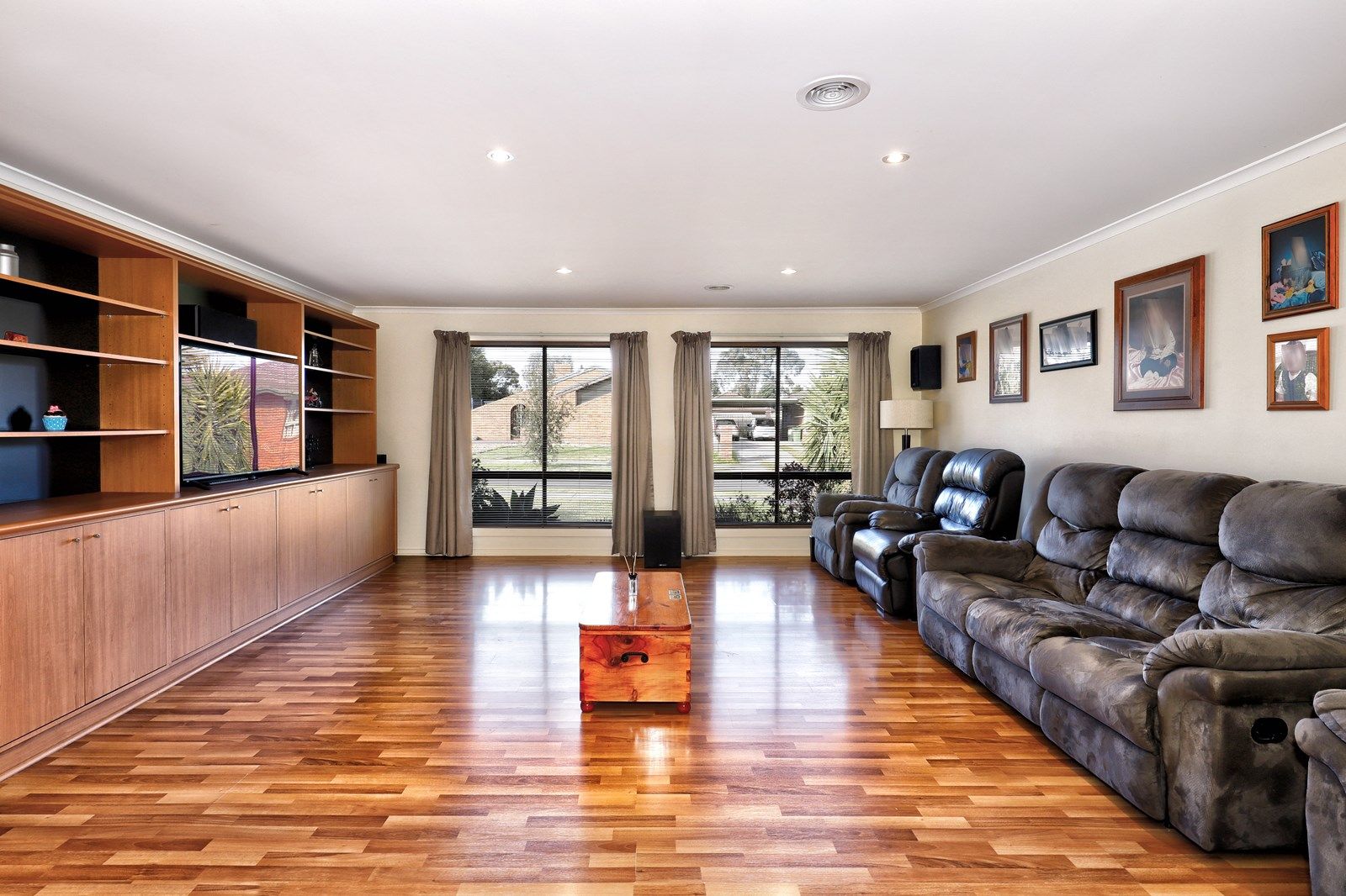 53 Clovelly Drive, Craigieburn VIC 3064, Image 2