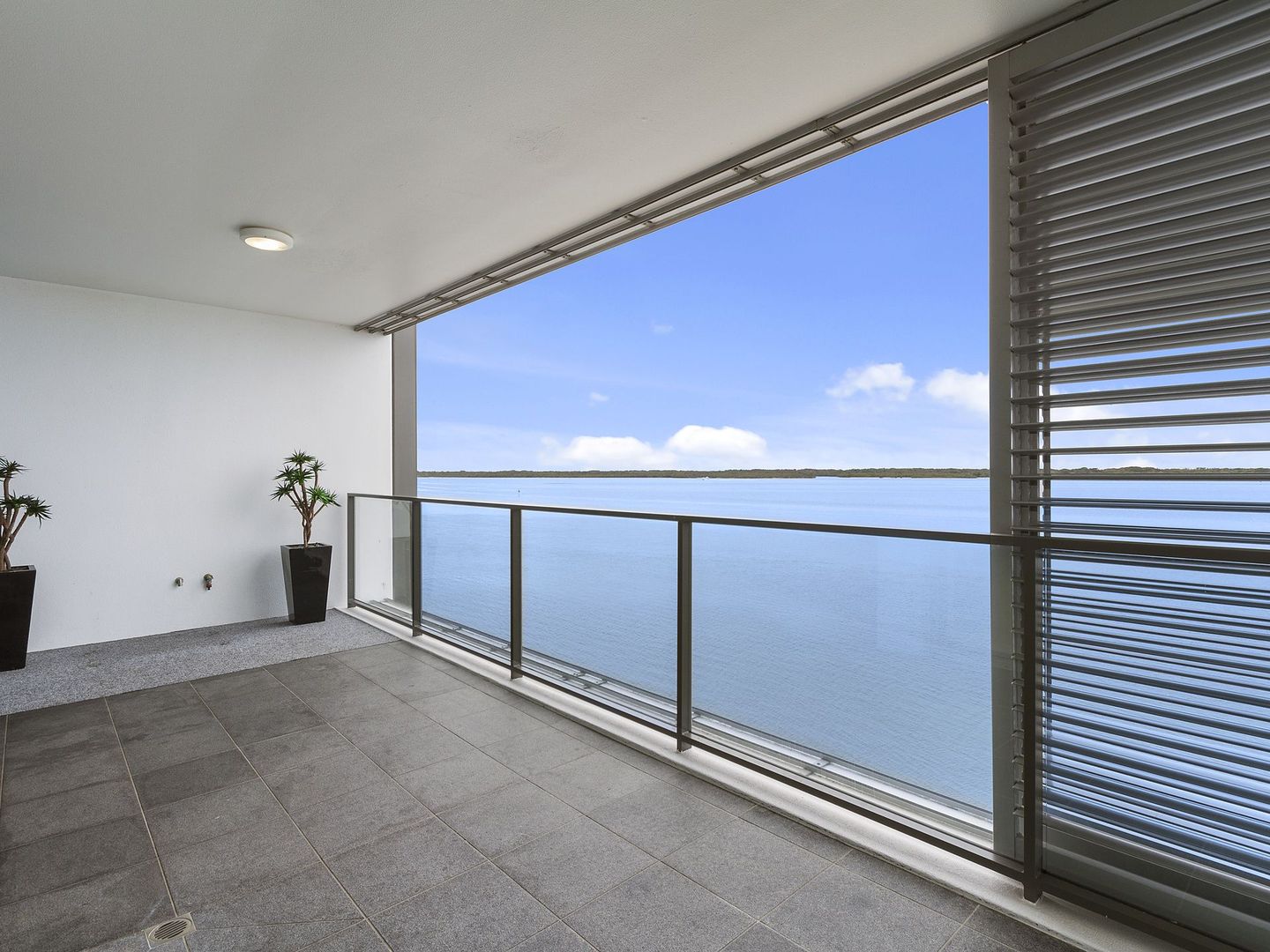 27405/2 Ephraim Island Parade, Paradise Point QLD 4216, Image 2