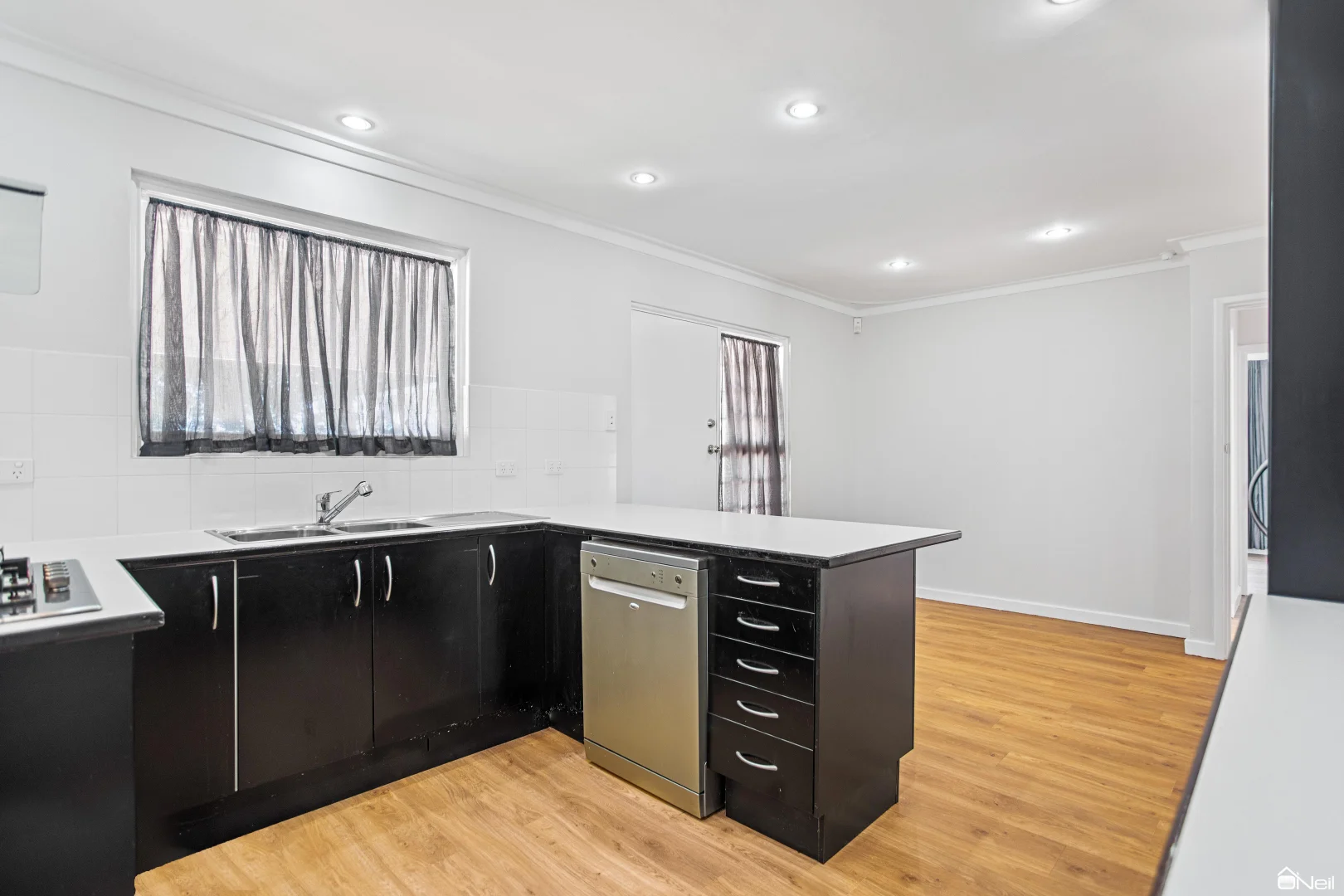 Additional image 8 of 61 Amanda Drive, Camillo WA 6111