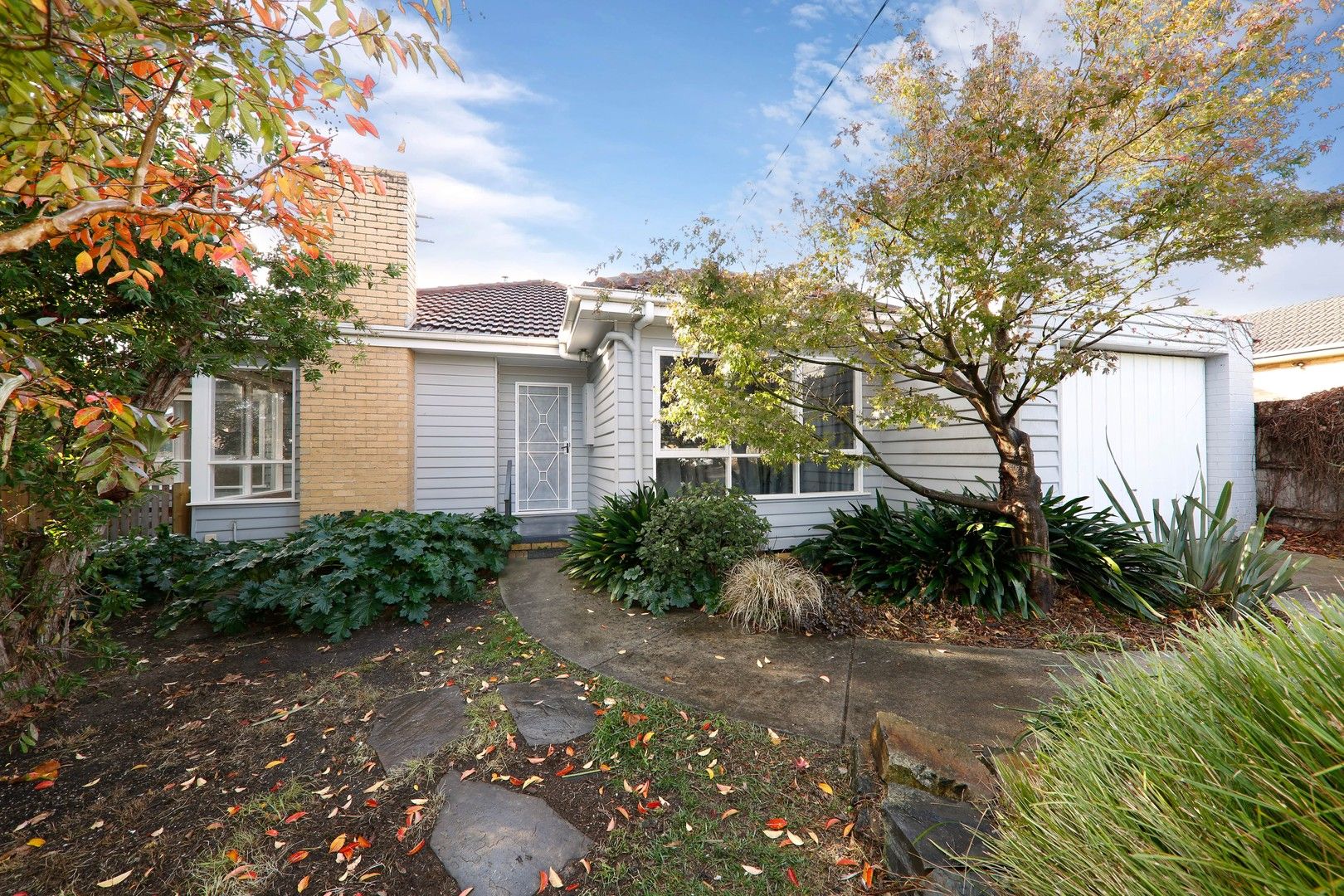 3 bedrooms House in 13 Lyndhurst Crescent BOX HILL NORTH VIC, 3129