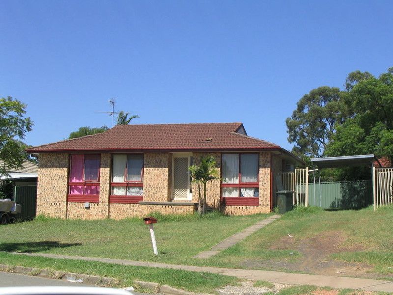 9 Geelong Crescent, St Johns Park NSW 2176, Image 0