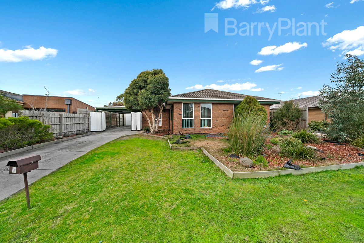 7 Gipps Crescent, Cranbourne North VIC 3977