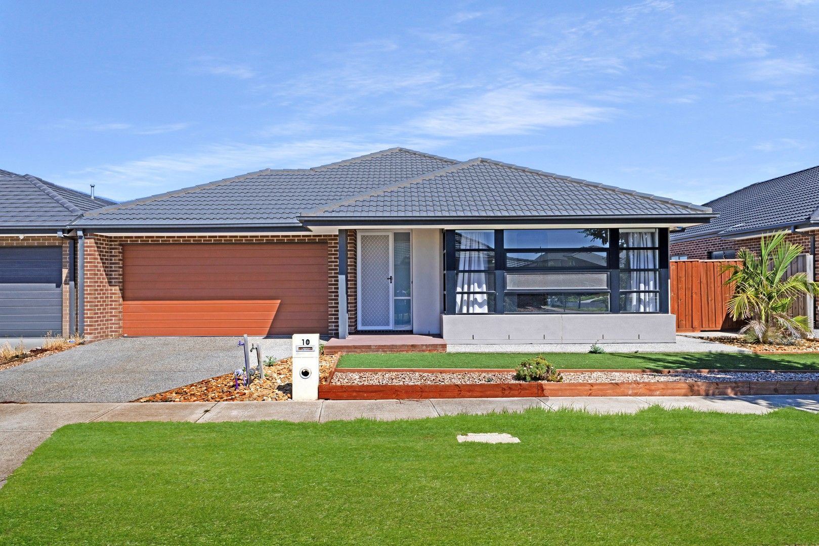 4 bedrooms House in 10 Overland Chase WERRIBEE VIC, 3030