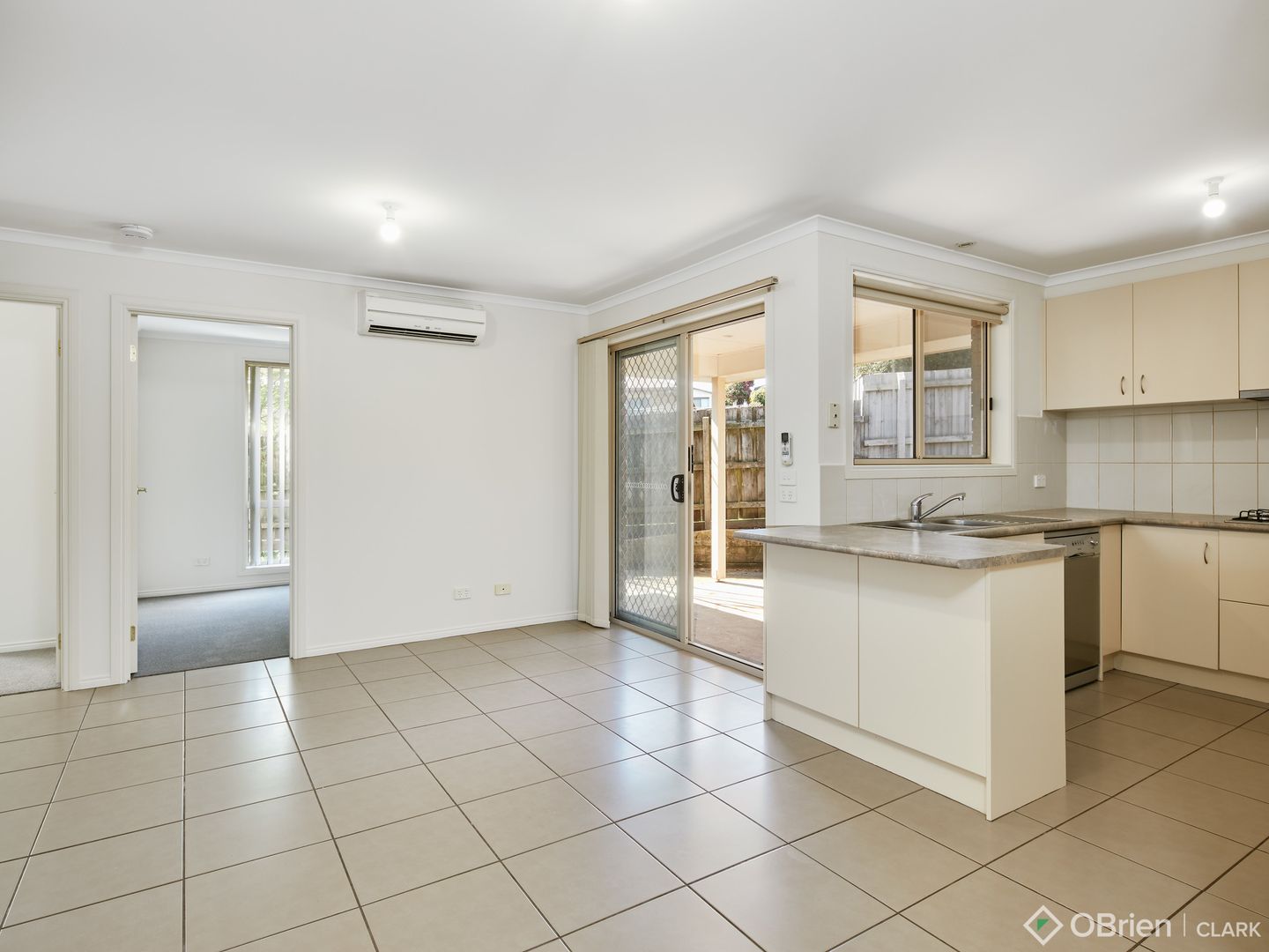 17/6B Hatfield Drive, Drouin VIC 3818, Image 2