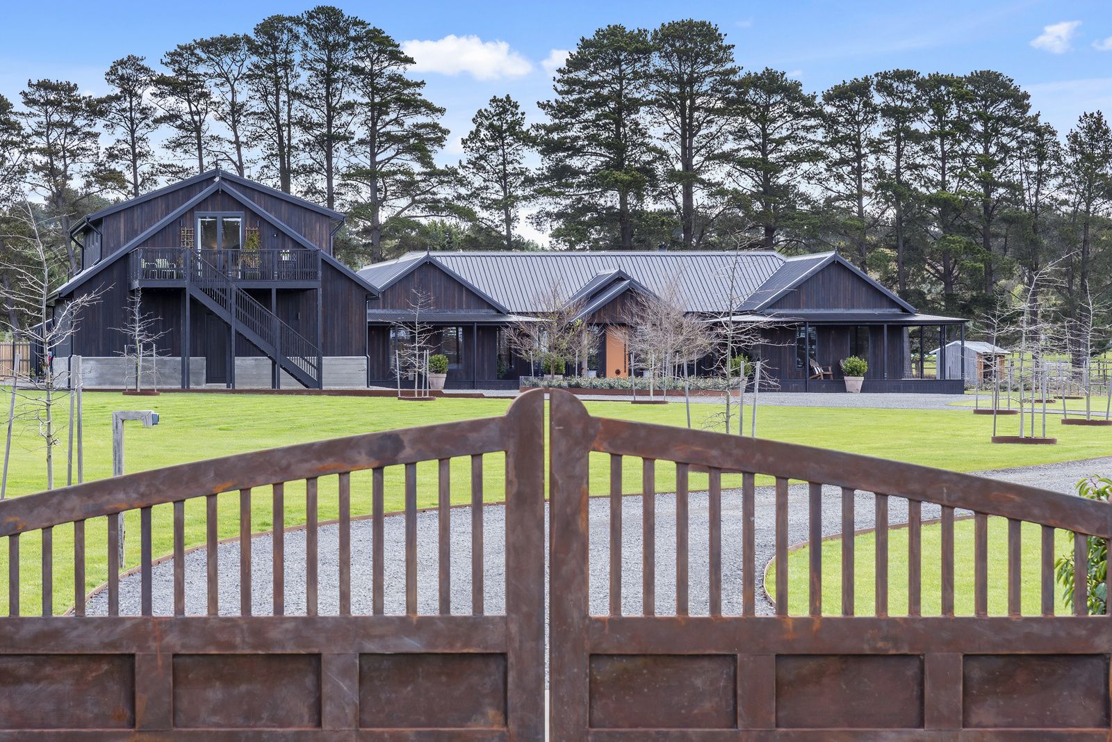 6 bedrooms House in 7 Misty View Court GISBORNE VIC, 3437