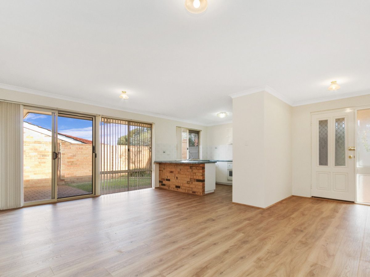 2 bedrooms Villa in 2/120 Millcrest Street DOUBLEVIEW WA, 6018