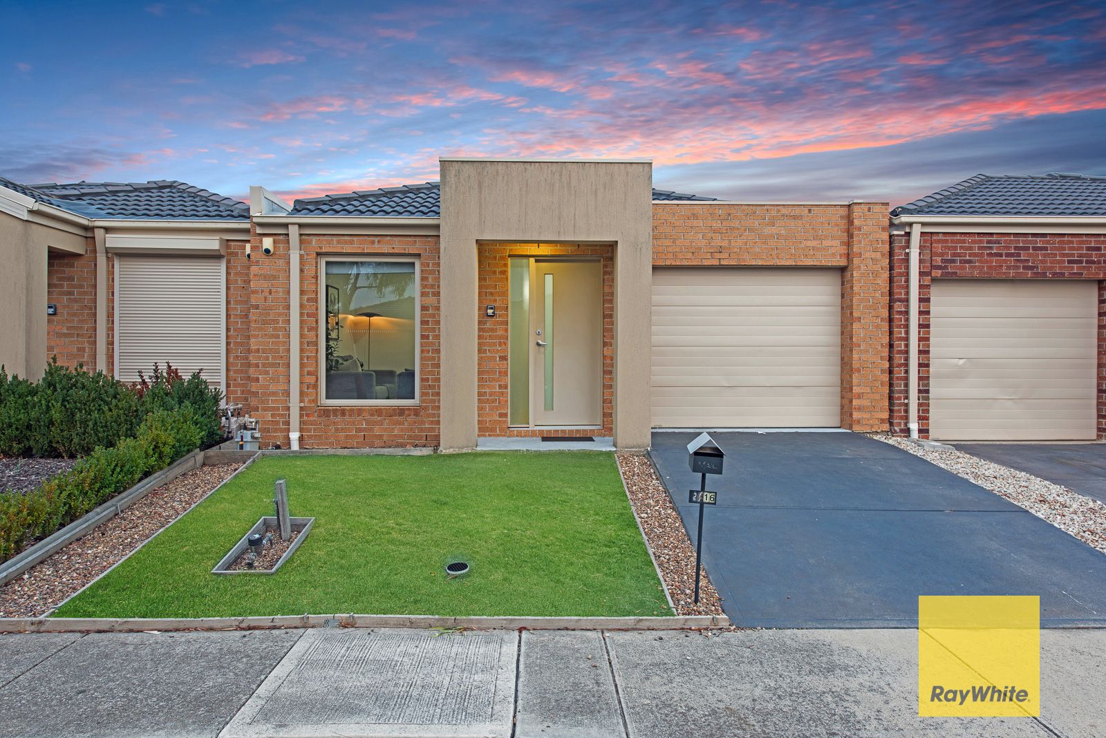 2/16 Starflower Way, Truganina VIC 3029, Image 0