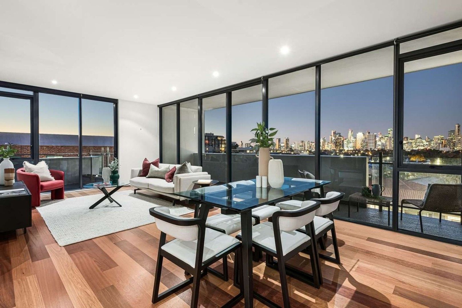 2 bedrooms Apartment / Unit / Flat in  PORT MELBOURNE VIC, 3207