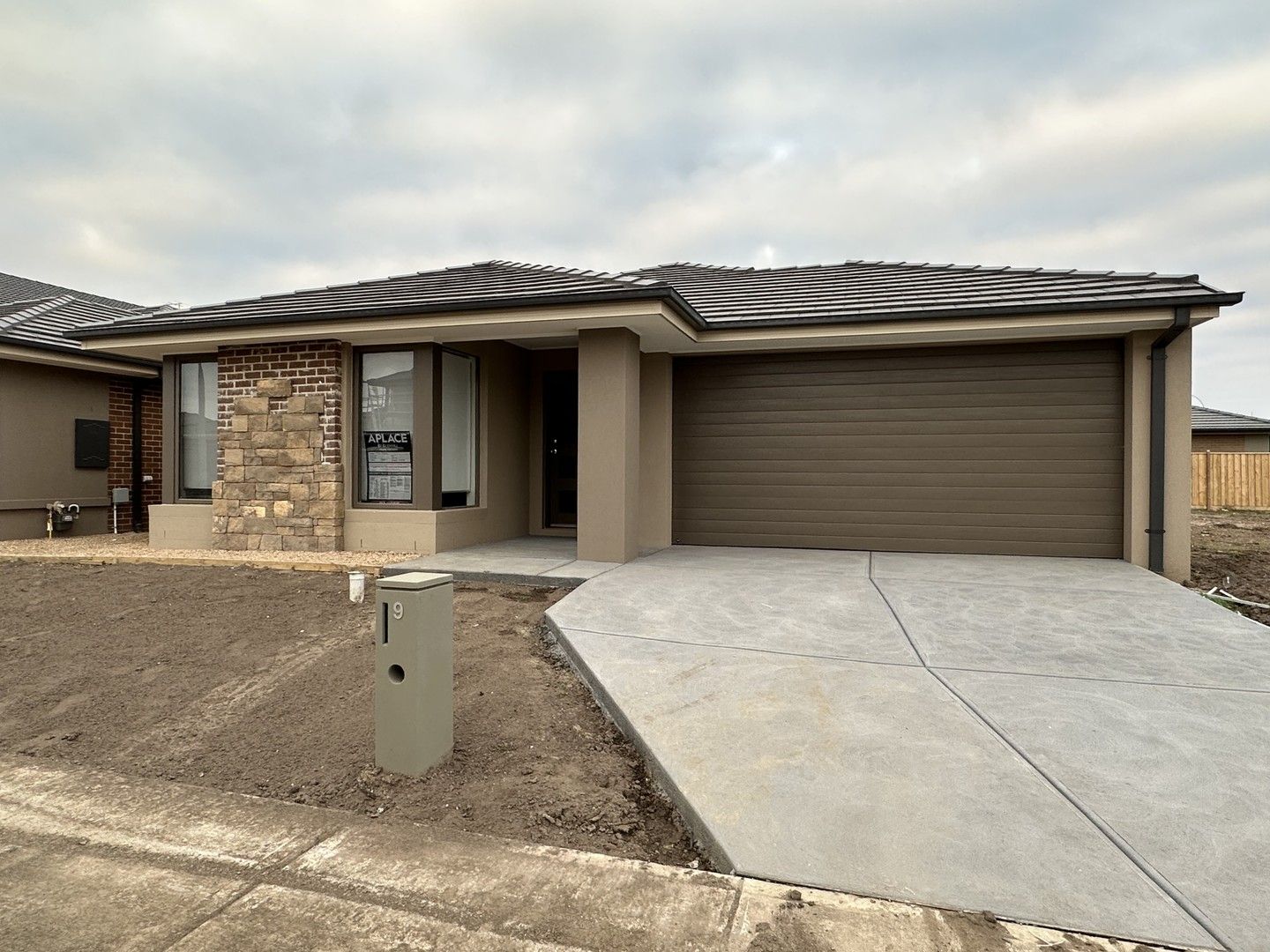 9 Praise Street, Clyde North VIC 3978 House For Rent 470 Domain