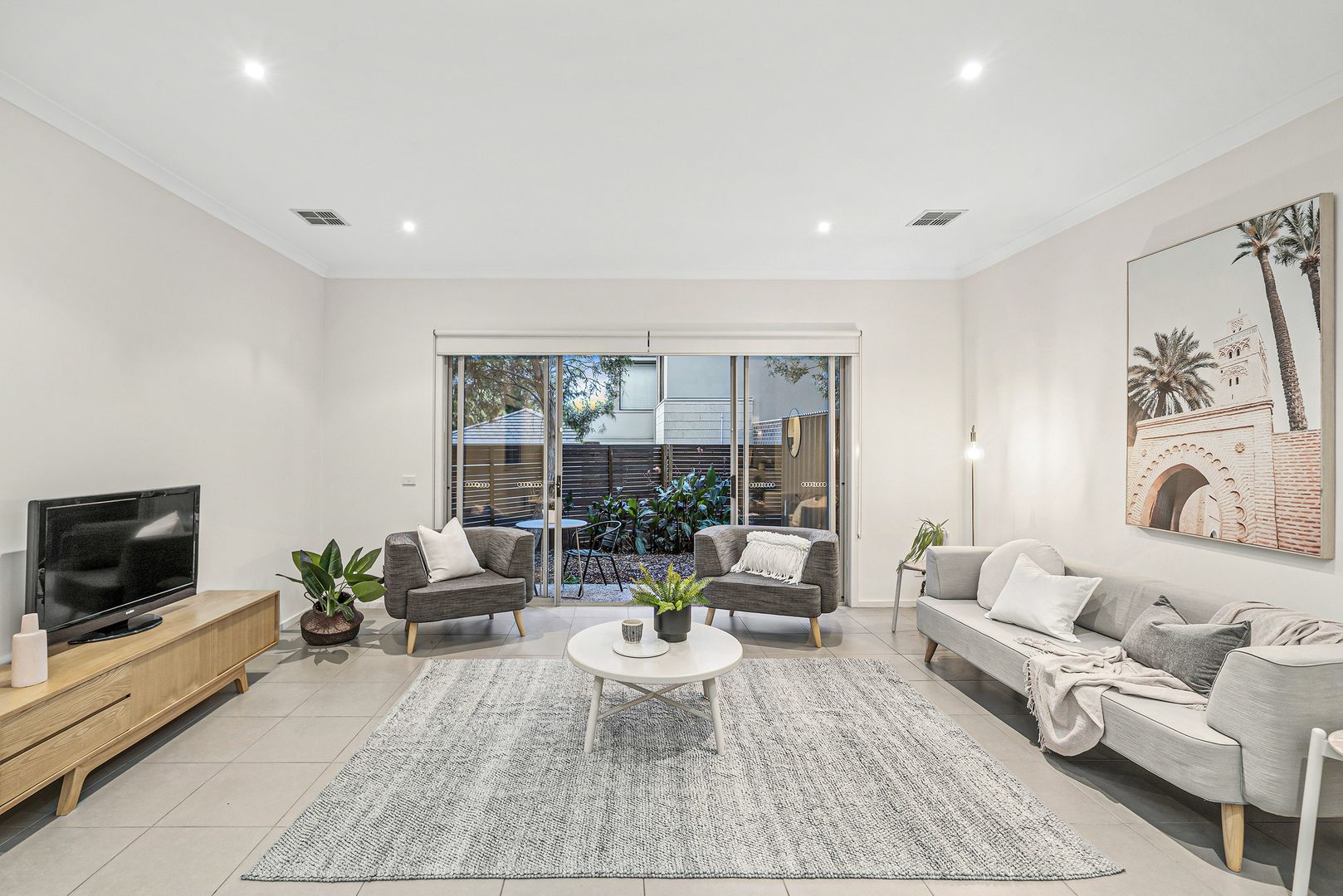 2/11 Batesford Road, Chadstone VIC 3148, Image 1