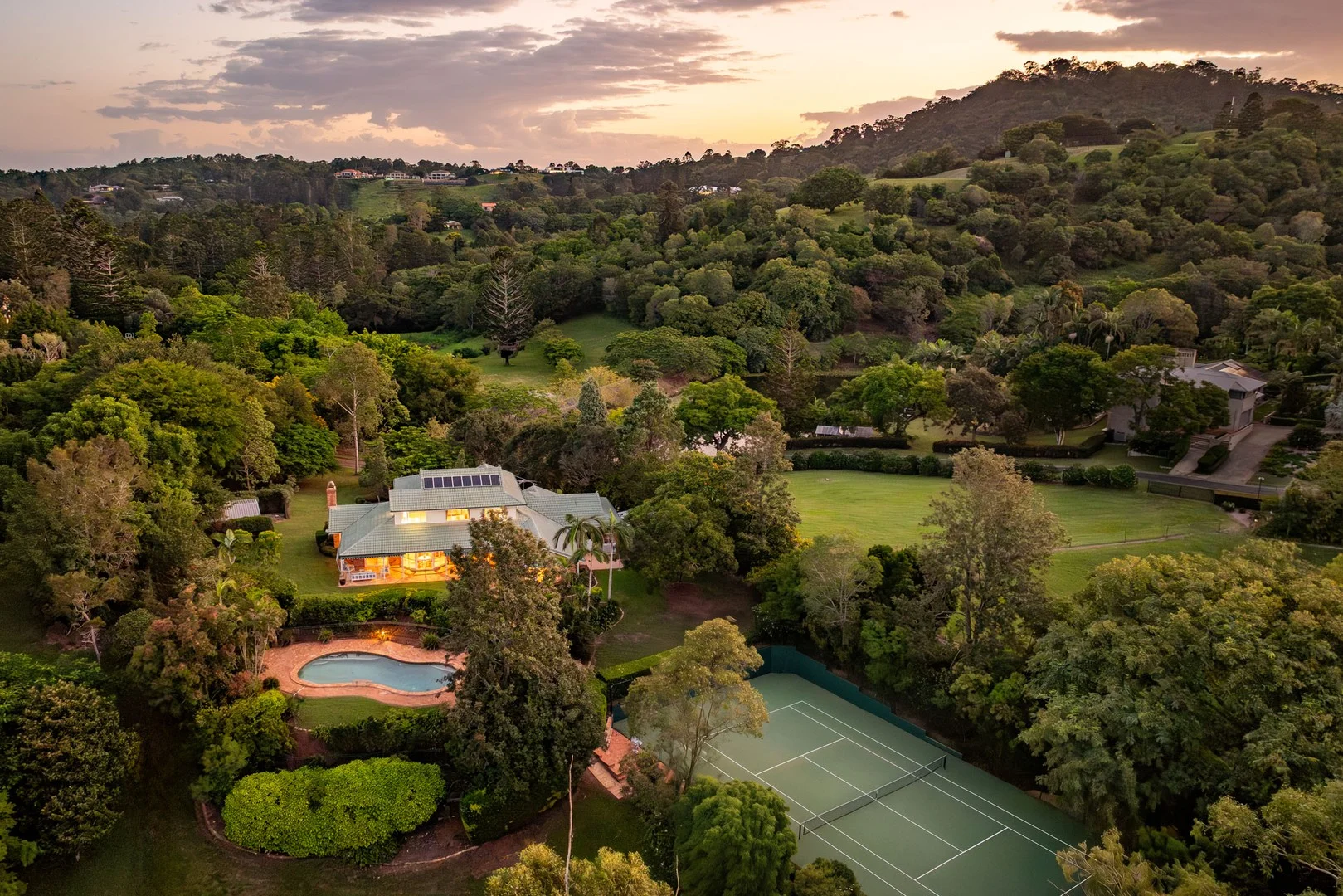 37 Corniche Place, Brookfield QLD 4069