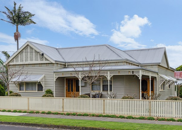 16 Thompson Street, Hamilton VIC 3300