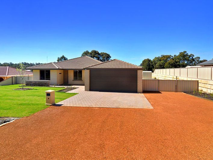 4 bedrooms House in 10 Hunter Street DONNYBROOK WA, 6239