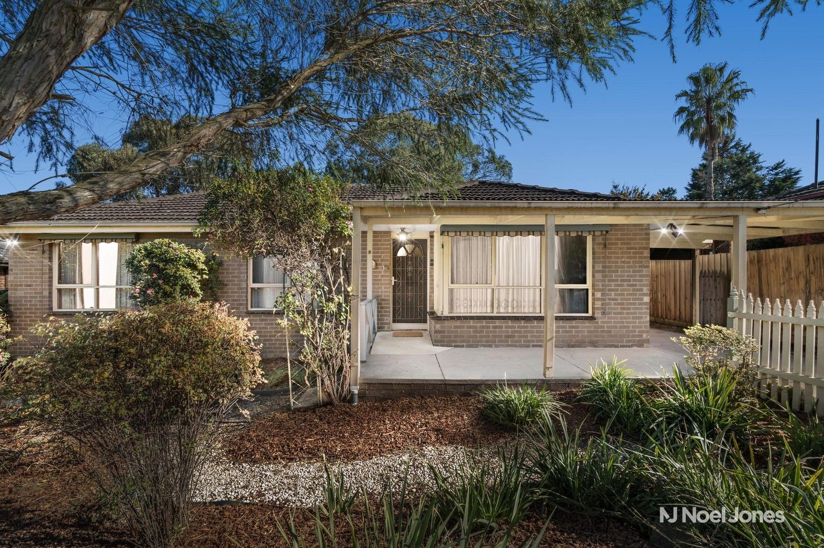 8 Locksley Close, Bayswater VIC 3153, Image 0