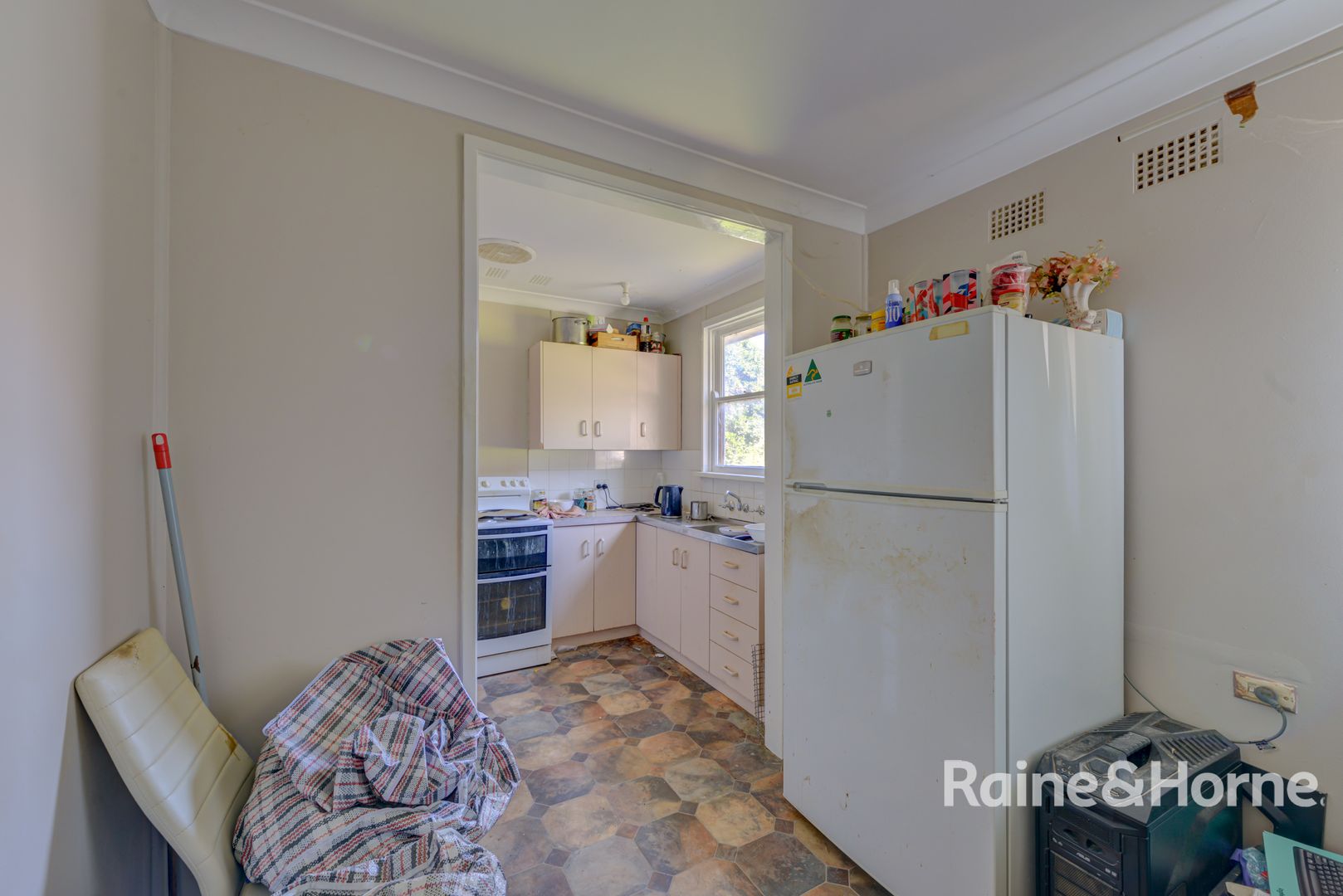 15 Mountview Crescent, Tamworth NSW 2340, Image 2