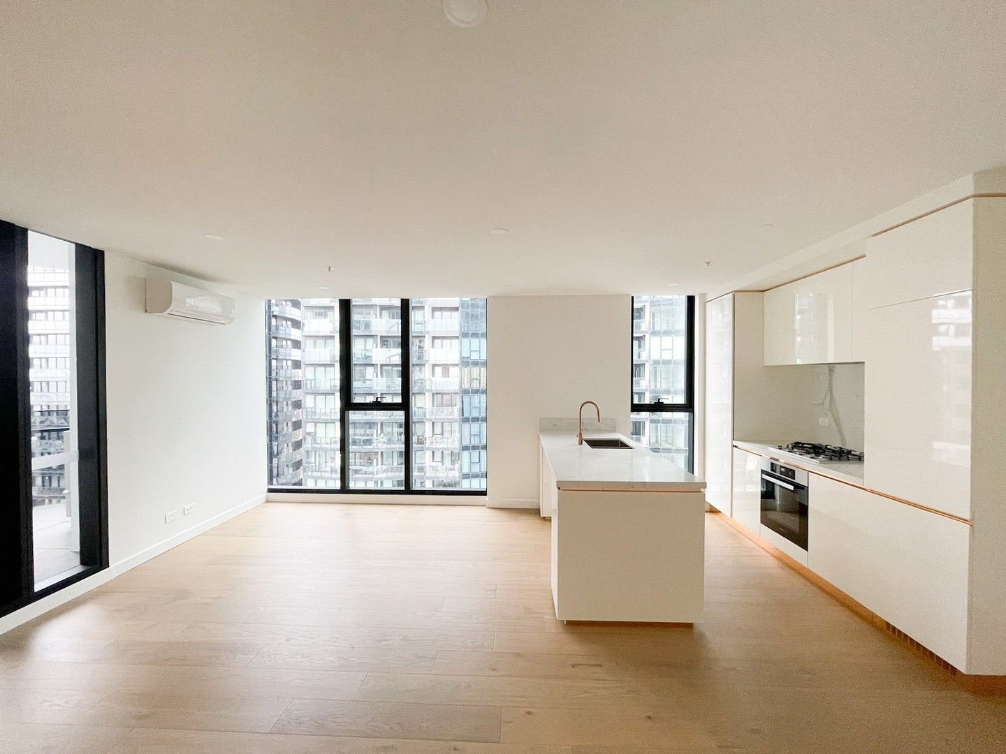 2 bedrooms Apartment / Unit / Flat in 1702a/845 Whitehorse Road BOX HILL VIC, 3128