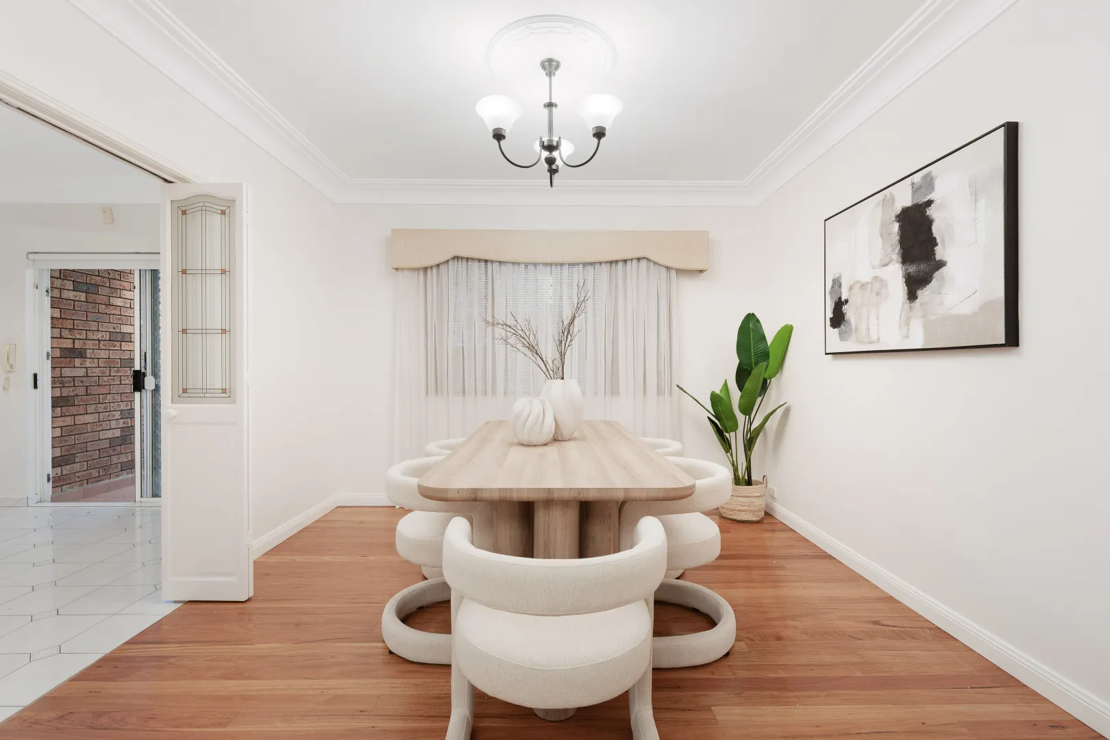 Expansive Double Brick Family Home with Space for Every Stage of Life – pohled 3