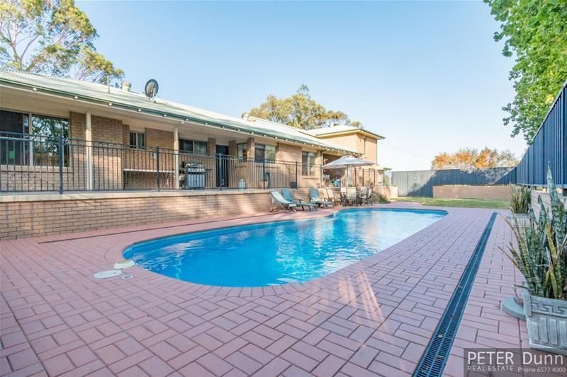 1 The Glade , Gowrie NSW 2330