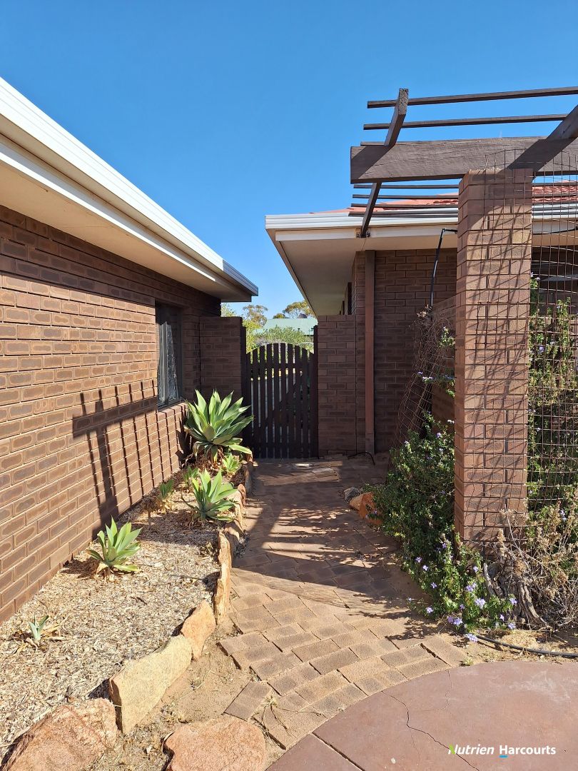 27 King Street, Kellerberrin WA 6410, Image 1