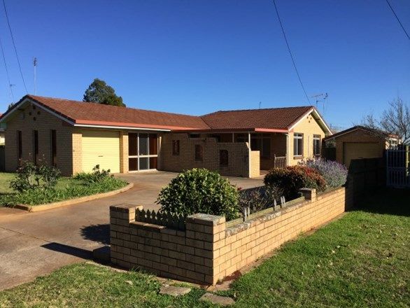 4 bedrooms House in 5 Camellia Court DARLING HEIGHTS QLD, 4350